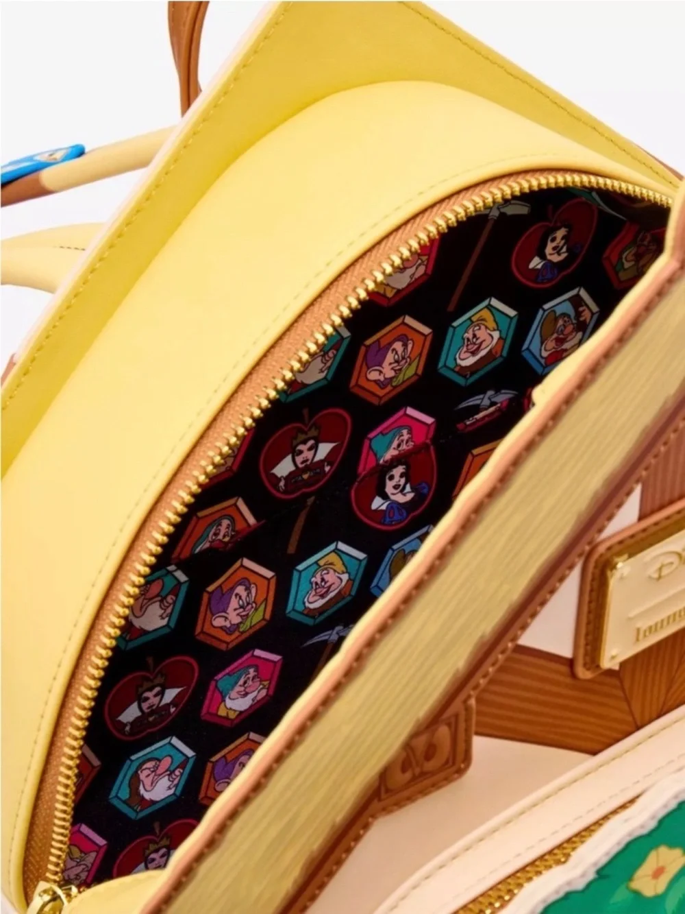 Snow White 7 Dwarfs House Loungefly Backpack NWT